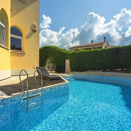 Villa Mit Privatem Pool, Babybett, Baeder En Suite, Wlan بيت للعطل