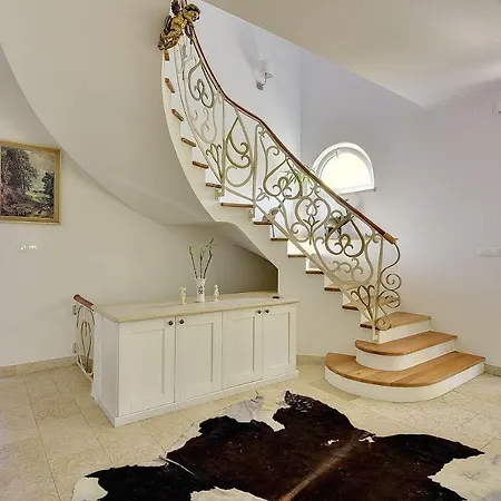 Villa Mit Privatem Pool, Babybett, Baeder En Suite, Wlan