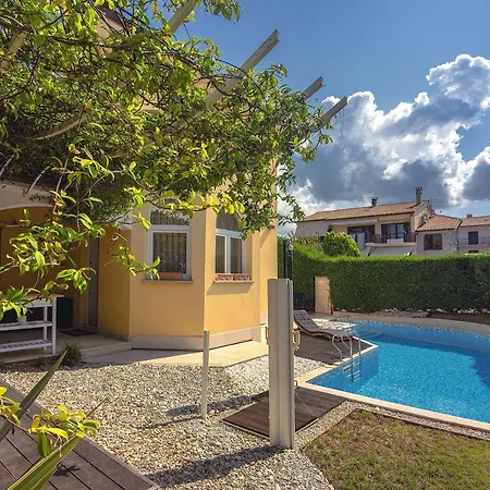 بيت للعطل Villa Mit Privatem Pool, Babybett, Baeder En Suite, Wlan بولا