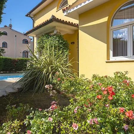 بيت للعطل Villa Mit Privatem Pool, Babybett, Baeder En Suite, Wlan بولا