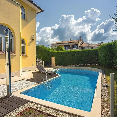 Villa Mit Privatem Pool, Babybett, Baeder En Suite, Wlan بيت للعطل بولا